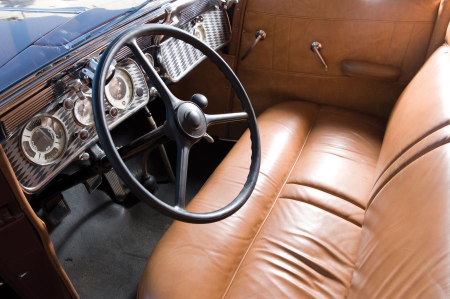 Интерьер Auburn 851 Salon Phaeton Sedan 1935 года  (фото 10 из 11)